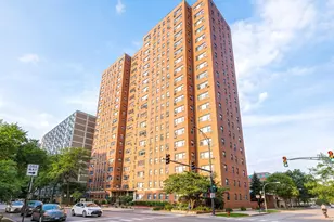 2909 N Sheridan Rd, Chicago, IL 60657 - Photo 1