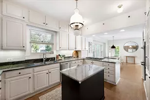 469 S York St, Elmhurst, IL 60126 - Photo 9