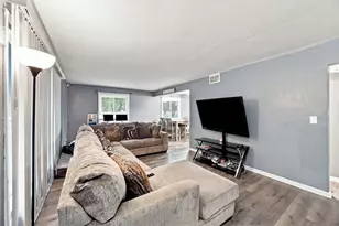2714 Lydia St, Waukegan, IL 60085 - Photo 7