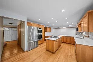 1132 E Valley Ln, Arlington Heights, IL 60004 - Photo 3
