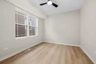 912 N Humphrey Ave, Oak Park, IL 60302 - Photo 13