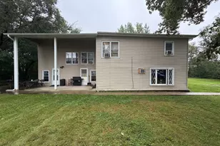 211 W Woodlawn Ave, Hinckley, IL 60520 - Photo 1