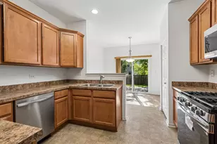 8210 Tremont Ln, Joliet, IL 60431 - Photo 9