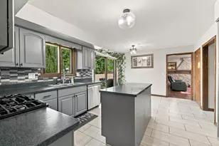 458 S Park Blvd, Glen Ellyn, IL 60137 - Photo 9