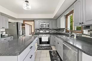 458 S Park Blvd, Glen Ellyn, IL 60137 - Photo 11