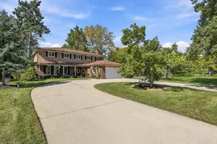 458 S Park Blvd, Glen Ellyn, IL 60137 - Photo 1