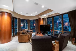 111 W Maple St, Chicago, IL 60610 - Photo 51