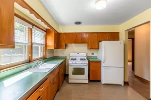 27 Pleasant Ave, Highwood, IL 60040 - Photo 7