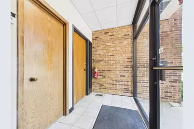 501 W Ogden Avenue #4, Hinsdale, IL 60521 - Photo 3
