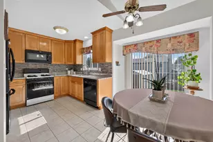 240 Iris Dr, Streamwood, IL 60107 - Photo 13