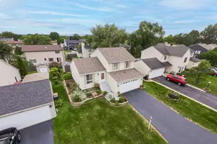 240 Iris Dr, Streamwood, IL 60107 - Photo 3