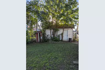 819 E Monroe Street, Bloomington, IL 61701 - Photo 13