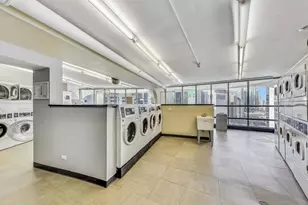 300 N State St, Chicago, IL 60654 - Photo 39