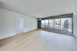 300 N State St, Chicago, IL 60654 - Photo 9