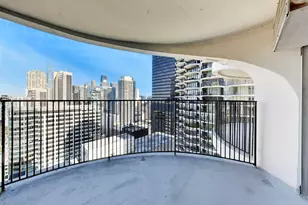 300 N State St, Chicago, IL 60654 - Photo 19
