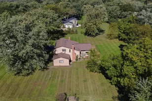 2244 Heathercliff Dr, Green Oaks, IL 60048 - Photo 3