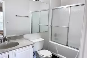 132 Golfview Dr, Glendale Heights, IL 60139 - Photo 9