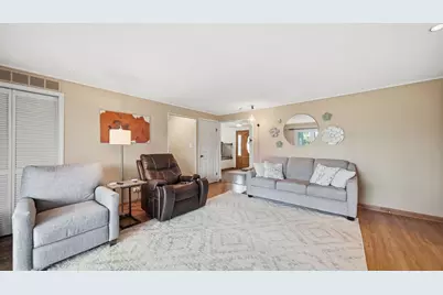 1363 E Kenilworth Avenue, Palatine, IL 60074 - Photo 5