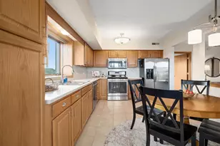 1 N Beacon Pl, La Grange, IL 60525 - Photo 11