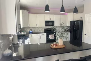 1690 Edmonds Ave, New Lenox, IL 60451 - Photo 9