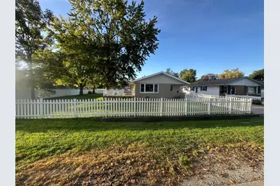 910 E Chestnut Street, Pontiac, IL 61764 - Photo 1