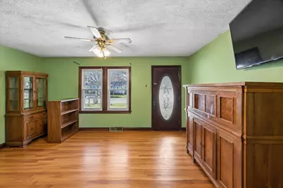 142 S Douglas Avenue, Bradley, IL 60915 - Photo 3