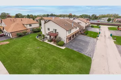 1802 Kennicott Court #1802, Sycamore, IL 60178 - Photo 3