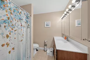 563 Forum Dr, Roselle, IL 60172 - Photo 7