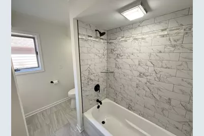 124 Hilltop Drive, Lake in the Hills, IL 60156 - Photo 7