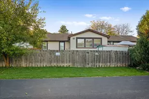 512 Lyon Dr, Buffalo Grove, IL 60089 - Photo 17
