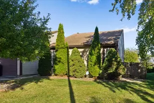 512 Lyon Dr, Buffalo Grove, IL 60089 - Photo 1