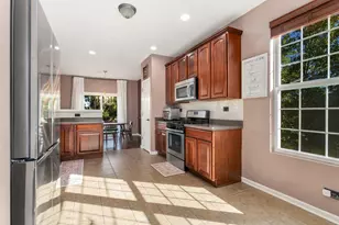 1469 Yellowstone Dr, Streamwood, IL 60107 - Photo 5