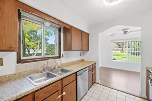 1610 Durham Ct, Darien, IL 60561 - Photo 7