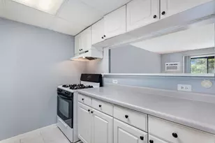 208 E Bailey Road E, Naperville, IL 60565 - Photo 5