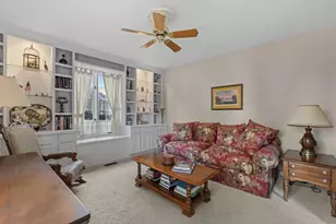 273 Governors Ln, Elgin, IL 60123 - Photo 7