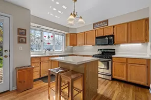 273 Governors Ln, Elgin, IL 60123 - Photo 13