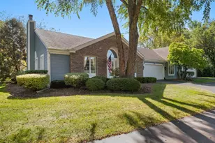 273 Governors Ln, Elgin, IL 60123 - Photo 3