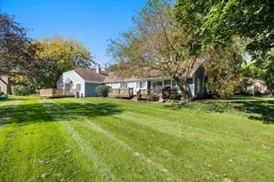 273 Governors Ln, Elgin, IL 60123 - Photo 23