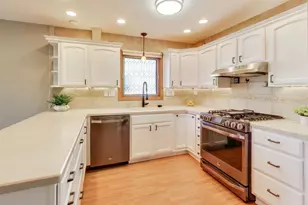 1000 E Ardyce Ln, Mount Prospect, IL 60056 - Photo 7