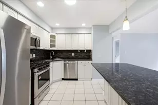 10154 Hartford Ct, Schiller Park, IL 60176 - Photo 5