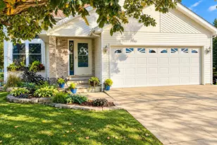 128 Windward Ln, Rochelle, IL 61068 - Photo 3