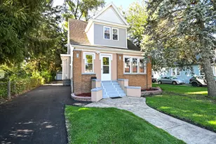 417 E 16th St, Lockport, IL 60441 - Photo 1