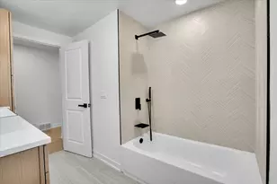 5311 Grove St, Skokie, IL 60077 - Photo 25