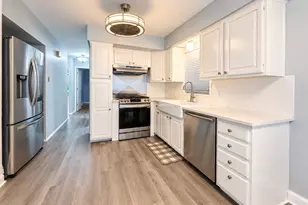 7052 W 64th Pl, Chicago, IL 60638 - Photo 3