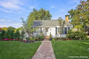 906 Ridge Ave, Mundelein, IL 60060 - Photo 1