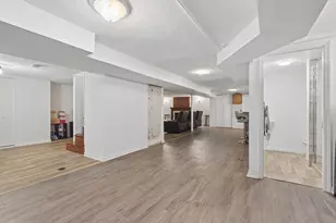 2928 W 92nd St, Evergreen Park, IL 60805 - Photo 23