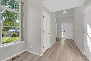 1530 E Chivalry Ct, Palatine, IL 60074 - Photo 9