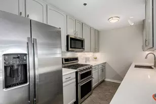 2335 W Belle Plaine Ave, Chicago, IL 60618 - Photo 13
