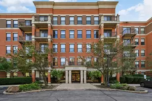 2335 W Belle Plaine Ave, Chicago, IL 60618 - Photo 1