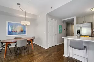 2335 W Belle Plaine Ave, Chicago, IL 60618 - Photo 9
